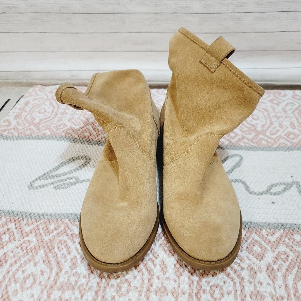 BCBGeneration SLOUCH TAN SUEDE BOOTIES, SZ 8.5, EXCELLENT PRE OWNED CONDITION - Picture 2 of 7